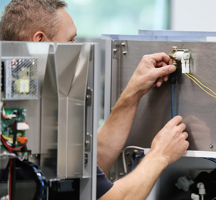 Fertigung LARA Bevandor Getr&auml;nkeautomaten